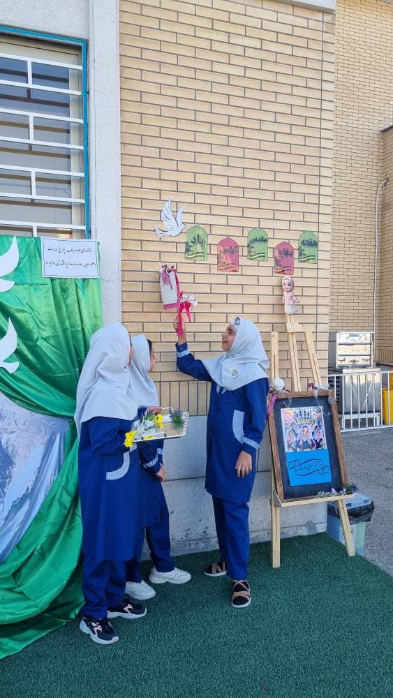 آیین بازگشایی مدارس و نواختن زنگ مهر در مدرسه دخترانه ریحانه النبی برگزار شد