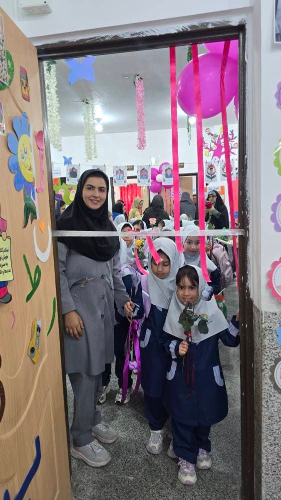 جشن شکوفهها در مدرسه دخترانه ریحانه النبی برگزار شد